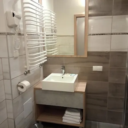 Stacja 605 アパートホテル 4*